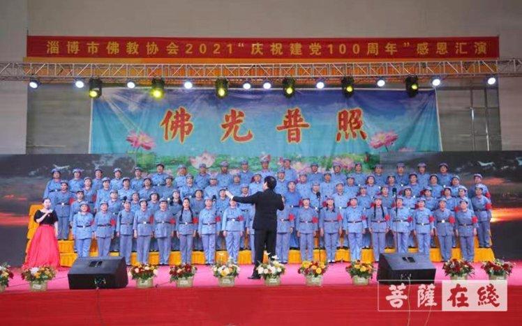 柠檬泡水能够补充维生素C，长期饮用柠檬水会都有哪些好处呢？